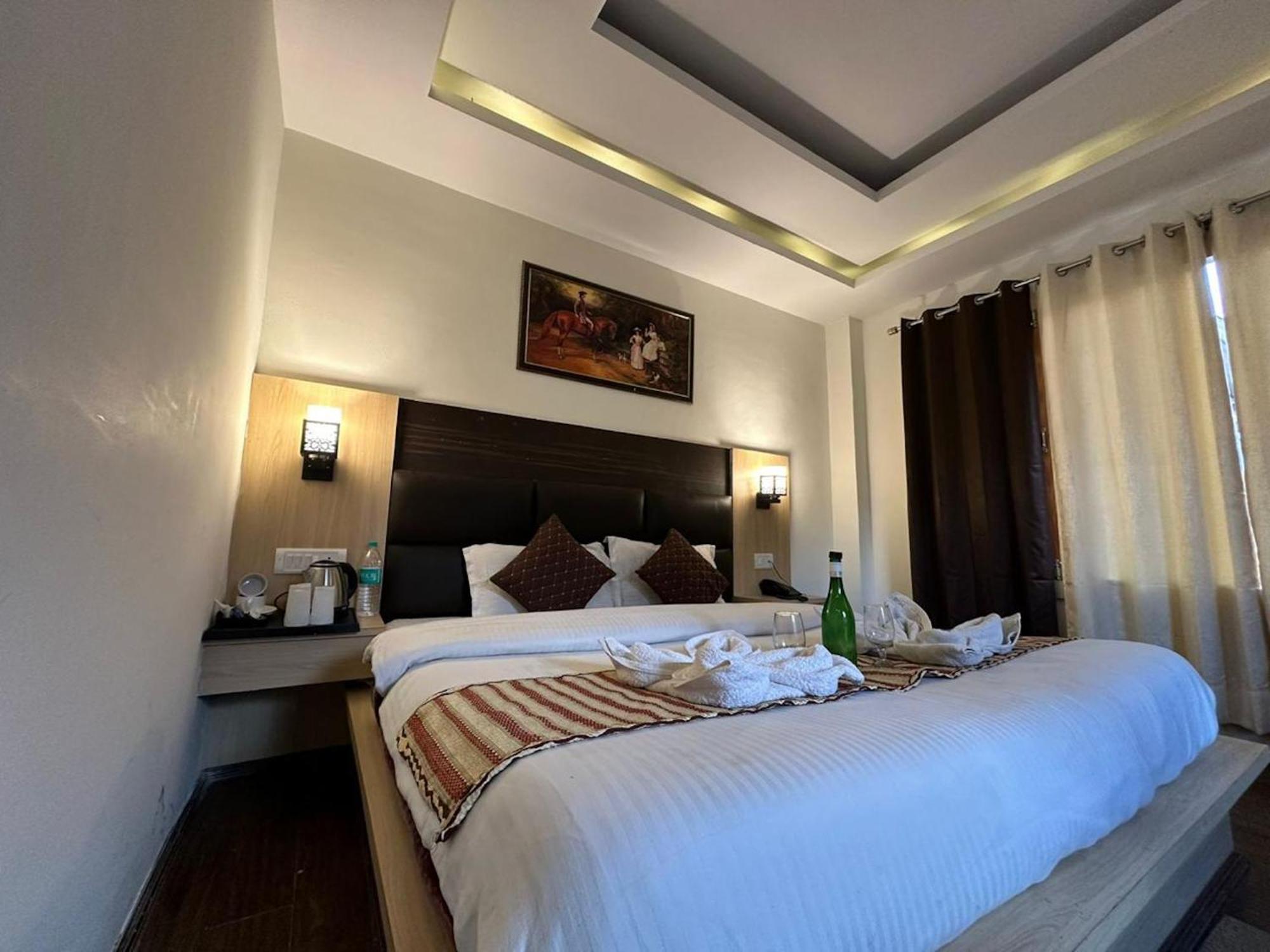 Hotel Manali Queen Buitenkant foto